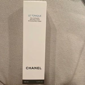 CHANEL NEW toner that refreshes and comforts skin.
